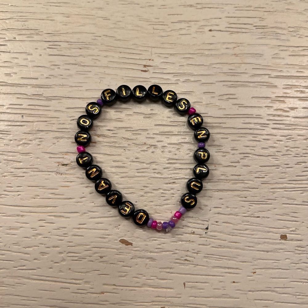 Taylor Swift French Friendship Bracelet